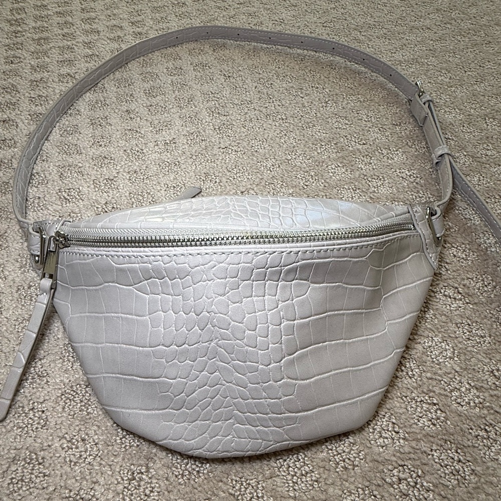 Elegant Gray Crocodile-Embossed Women's Belt Bag